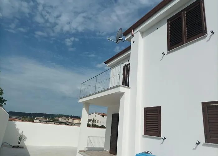 F2 Meuble Apartman